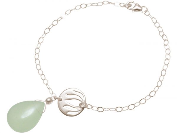 GEMSHINE Damenarmband aus 925 Silber mit YOGA Lotusblume und Chalcedon Tropfen. Edelstein hervorragender Qualität und Farbe. Made in Madrid / Spanien. Im eleganten Schmucketui mit Geschenkverpackung