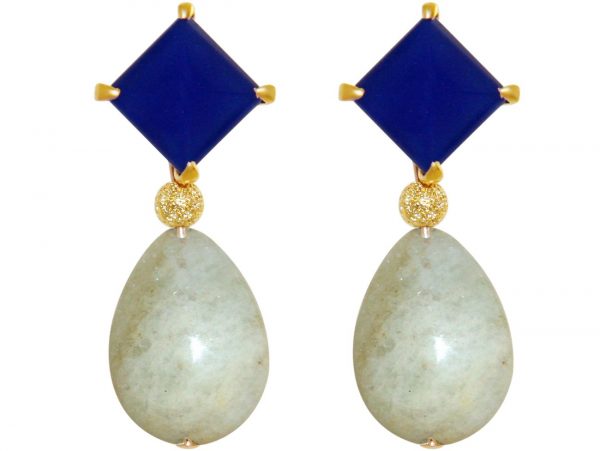 GEMSHINE Ohrringe mit blauen Chalcedon Cabochons und Aquamarin Edelstein Tropfen. Ohrhänger aus 925 Silber oder hochwertig vergoldet. Made in München / Deutschland. Im eleganten Schmucketui geliefert.